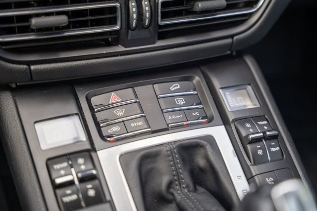 Used 2020 Porsche Macan AWD/4WD image 31