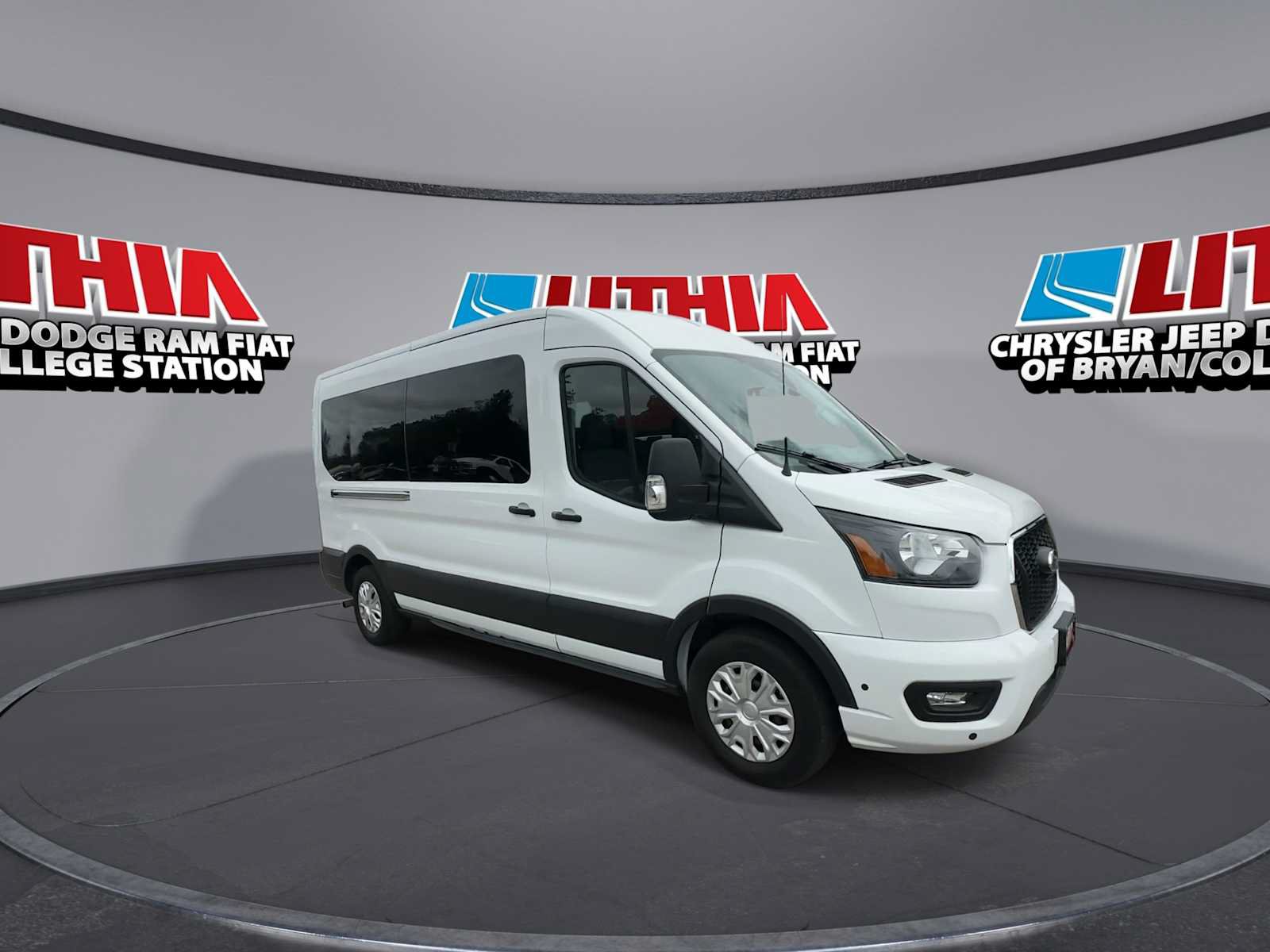 Used 2025 Ford Transit 350 XLT RWD image 2
