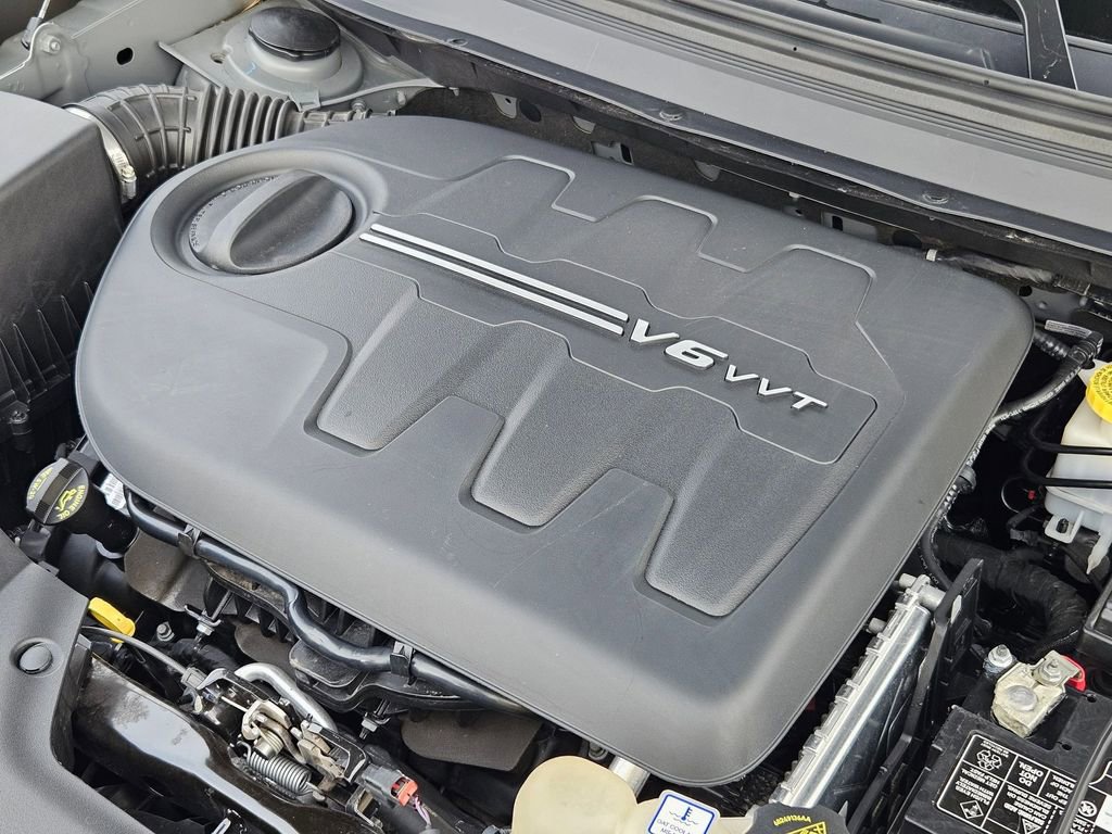 Used 2022 Jeep Cherokee Latitude Lux w/ Mopar Interior Package image 40