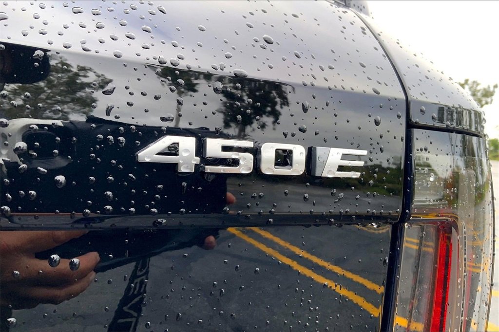 New 2026 Cadillac Optiq Luxury 1 image 16