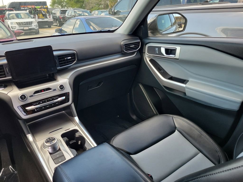 Used 2024 Ford Explorer XLT w/ Equipment Group 202A image 13