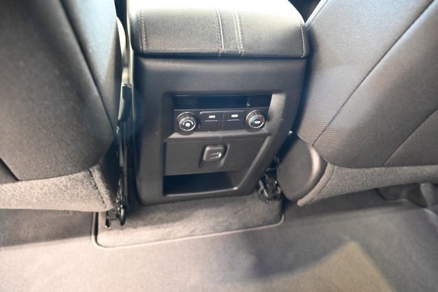 Used 2023 Chevrolet Traverse LT FWD image 26