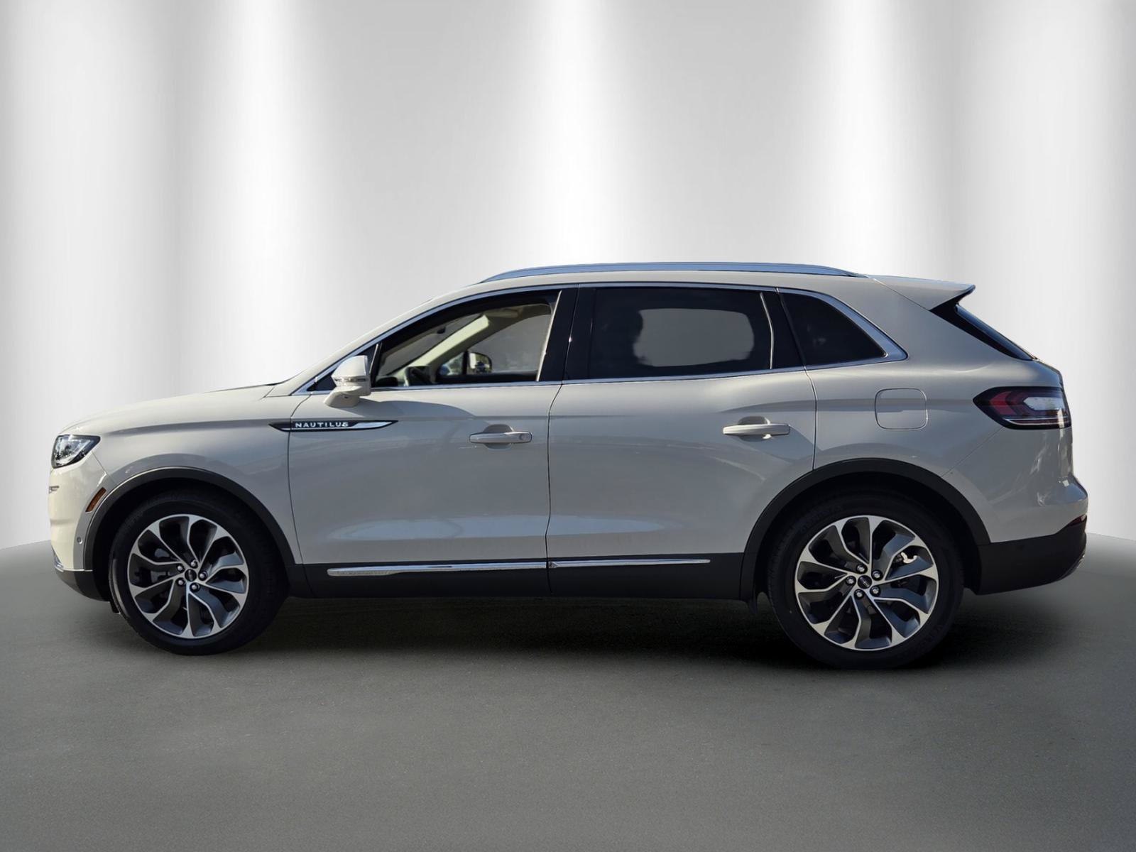 Used 2021 Lincoln Nautilus Reserve w/ Equipment Group 201A FWD image 4