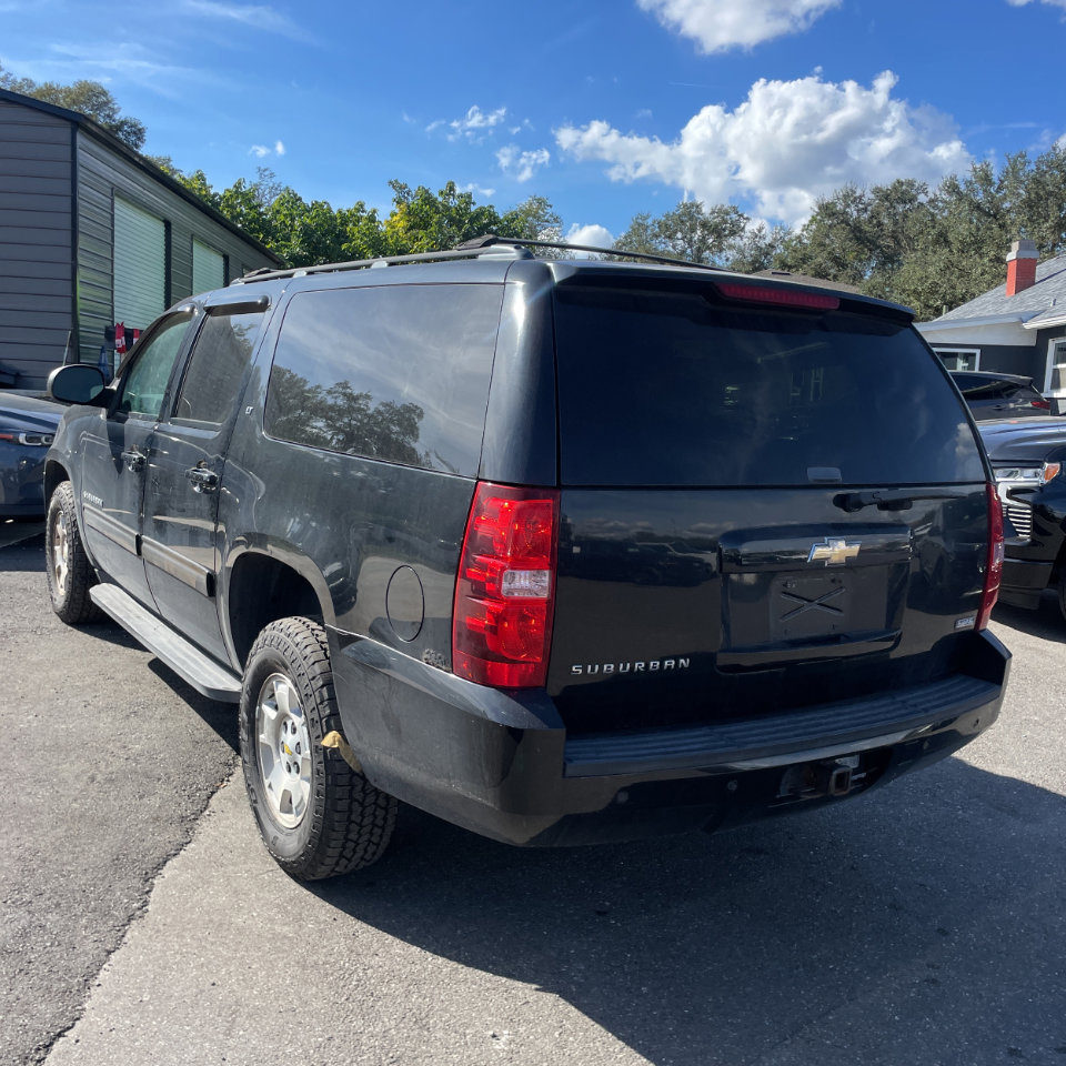 Used 2010 Chevrolet Suburban LT image 12