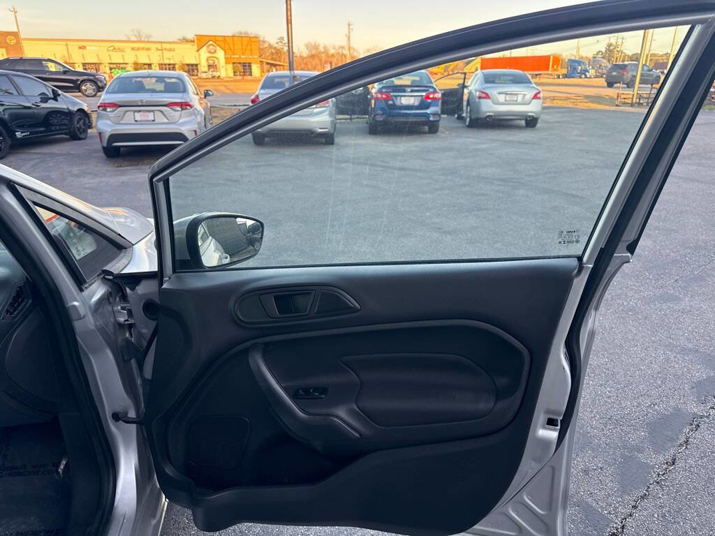 Used 2018 Ford Fiesta SE image 18