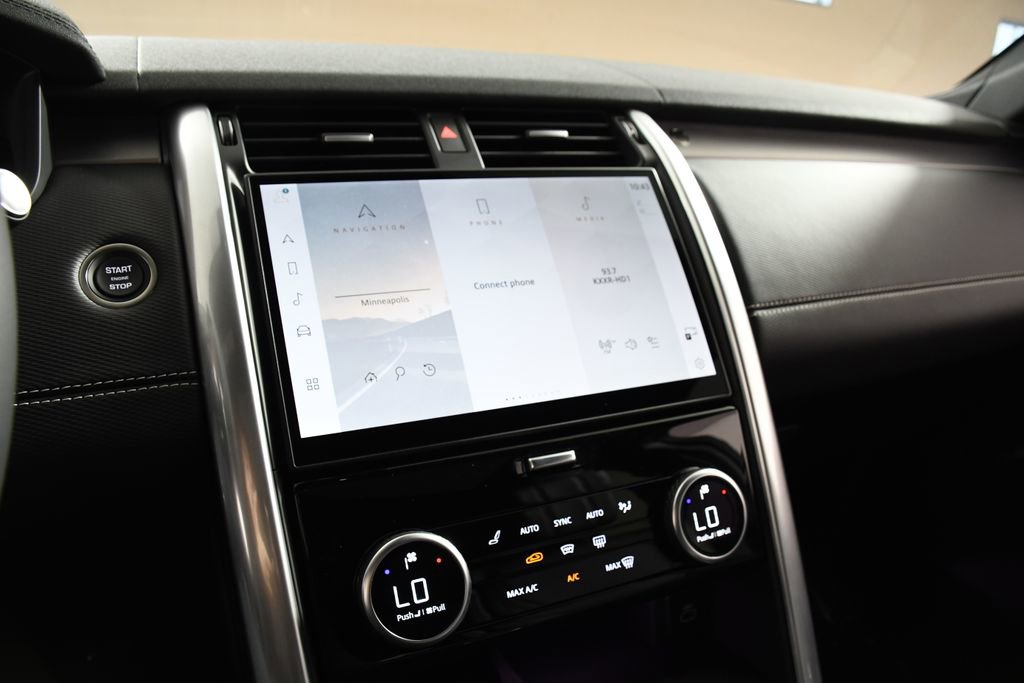 Certified 2025 Land Rover Discovery Dynamic SE image 32