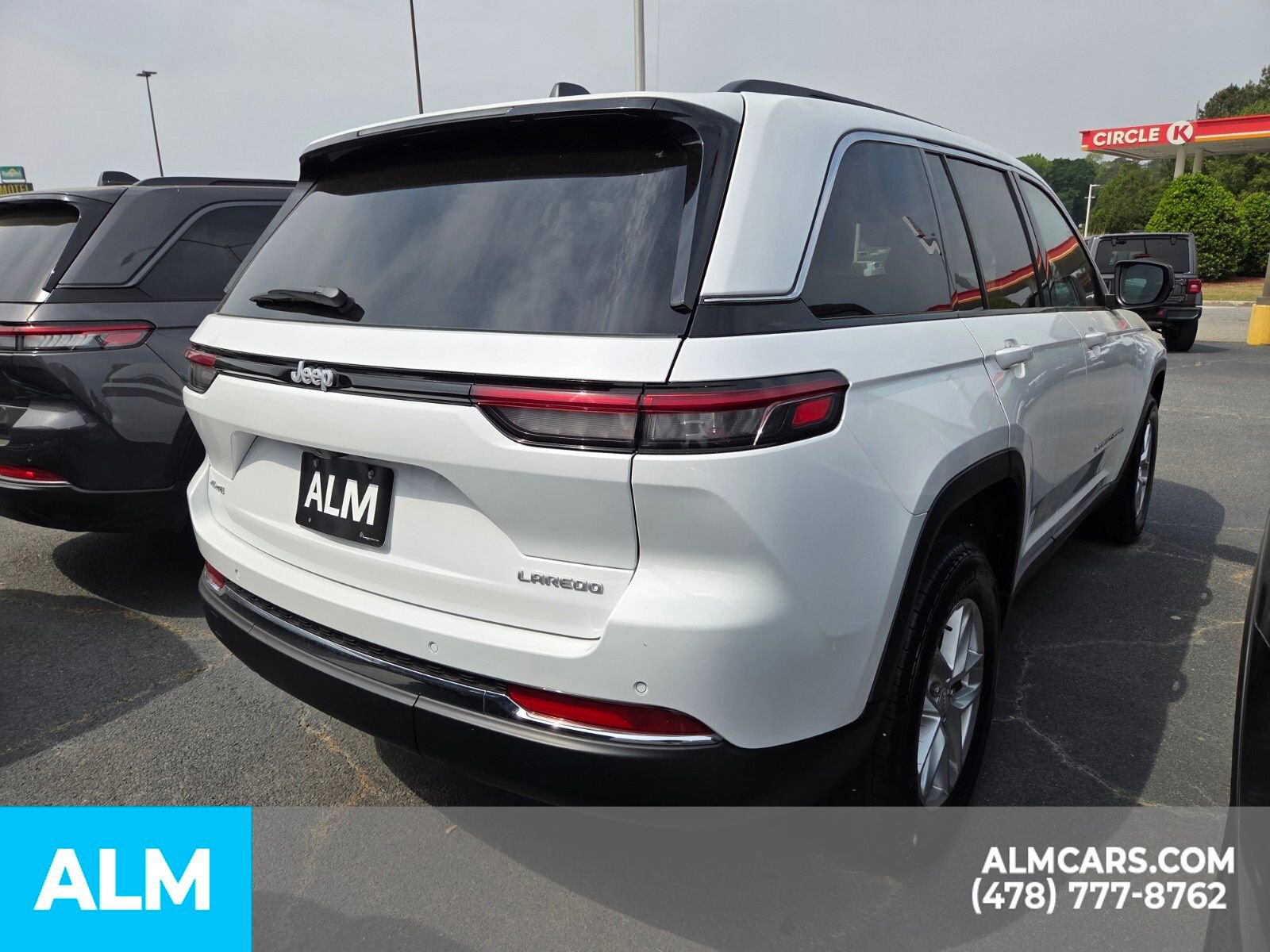 Used 2025 Jeep Grand Cherokee Laredo X w/ Luxury Tech Group I image 16