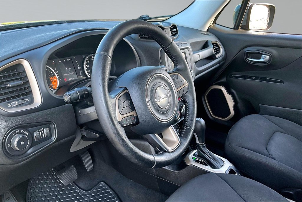 Used 2017 Jeep Renegade Latitude w/ Cold Weather Group AWD/4WD image 14