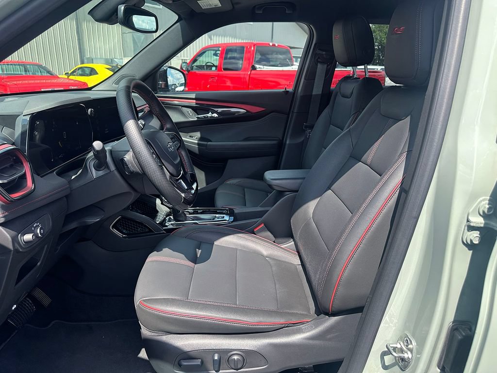 Used 2024 Chevrolet TrailBlazer RS w/ Convenience Package AWD/4WD image 3