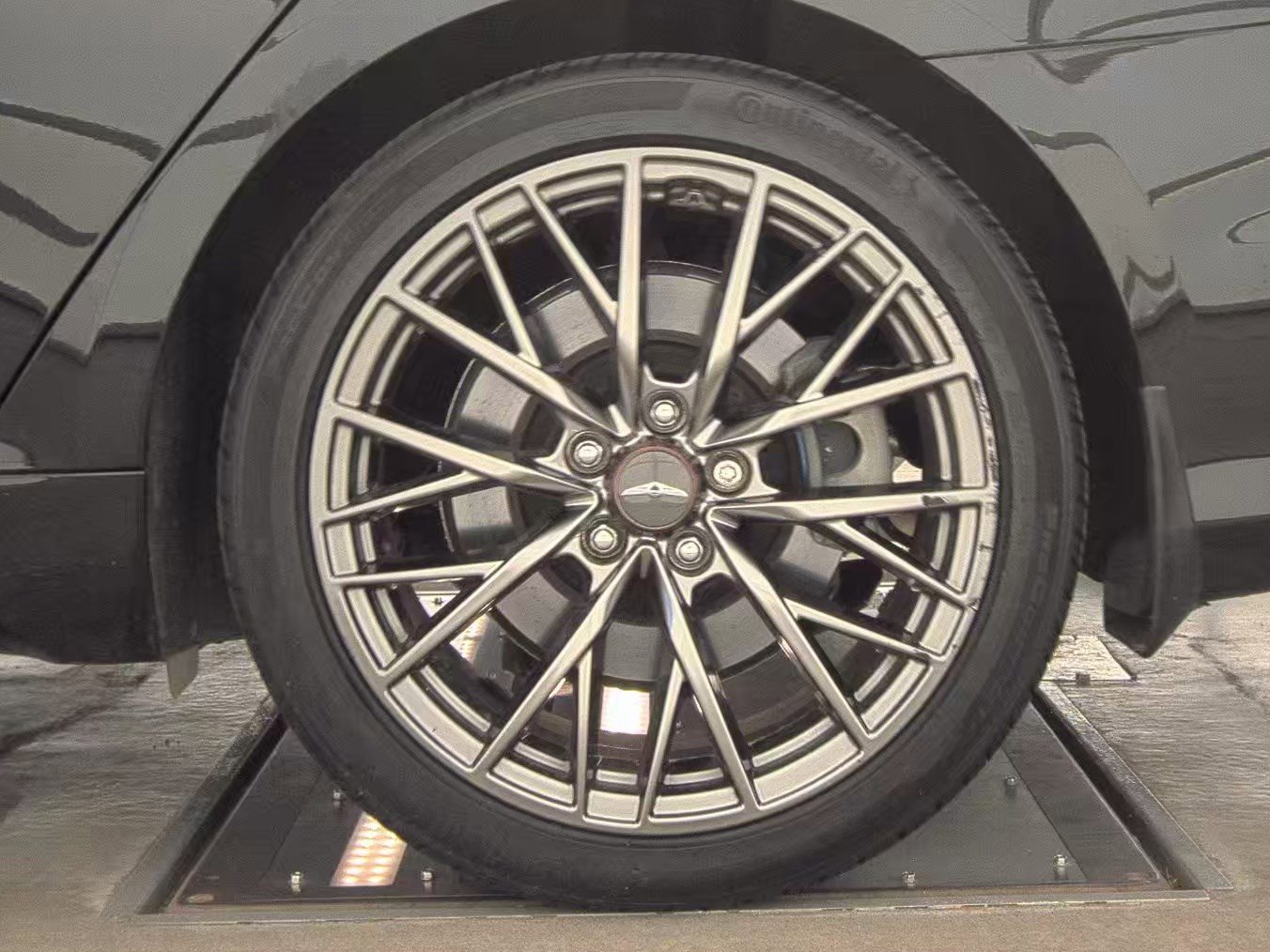 Used 2019 Genesis G80 3.3T Sport RWD image 12