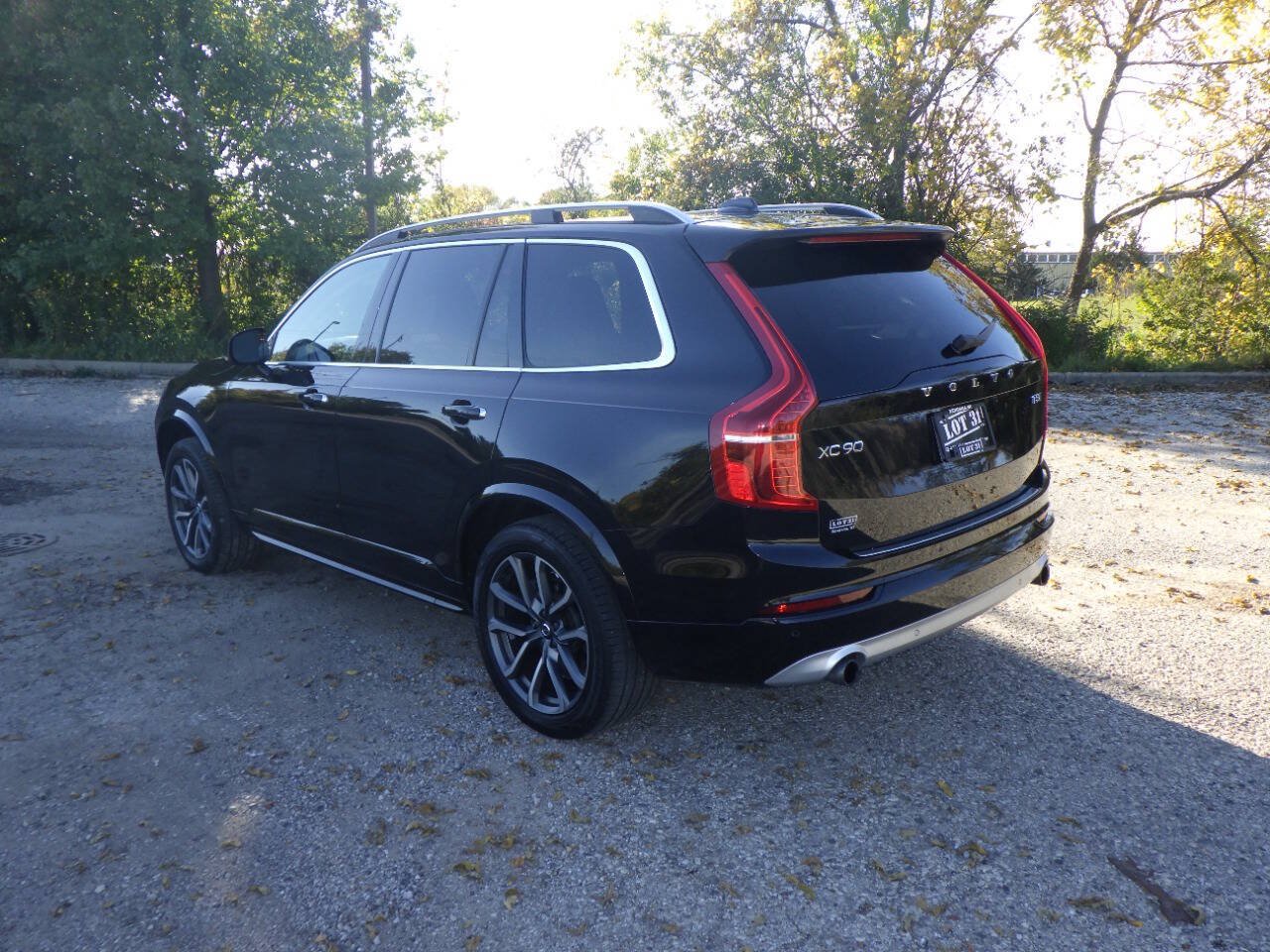 Used 2019 Volvo XC90 T5 Momentum w/ Multimedia Package AWD/4WD image 3