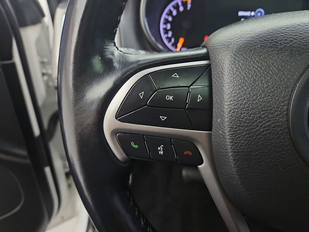 Used 2022 Jeep Grand Cherokee Laredo X image 36