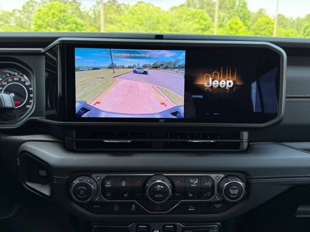 Used 2025 Jeep Gladiator Sport AWD/4WD image 20