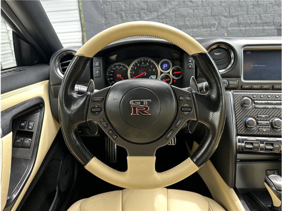 Used 2015 Nissan GT-R Premium AWD/4WD image 18