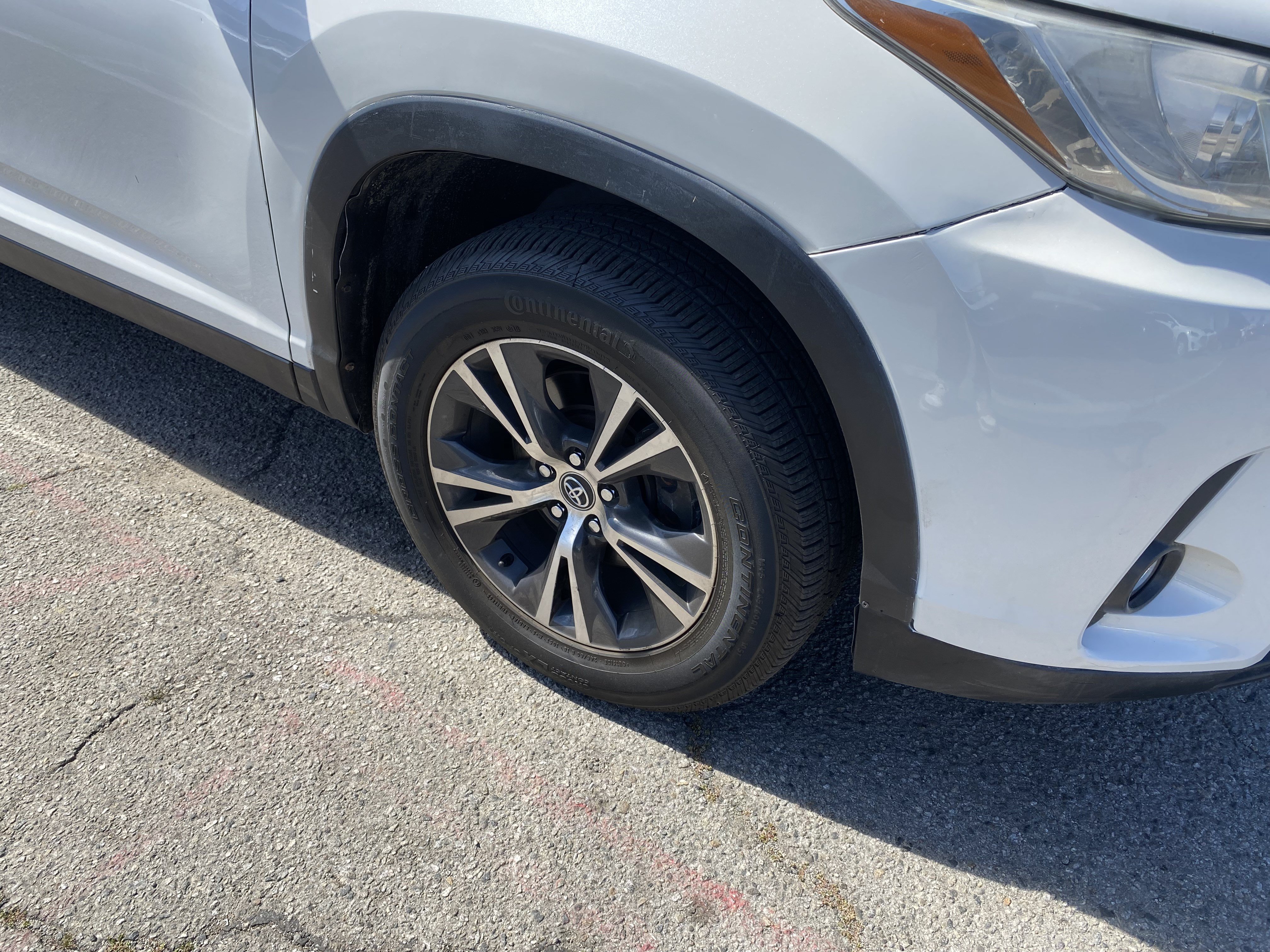 Used 2019 Toyota Highlander XLE FWD image 30