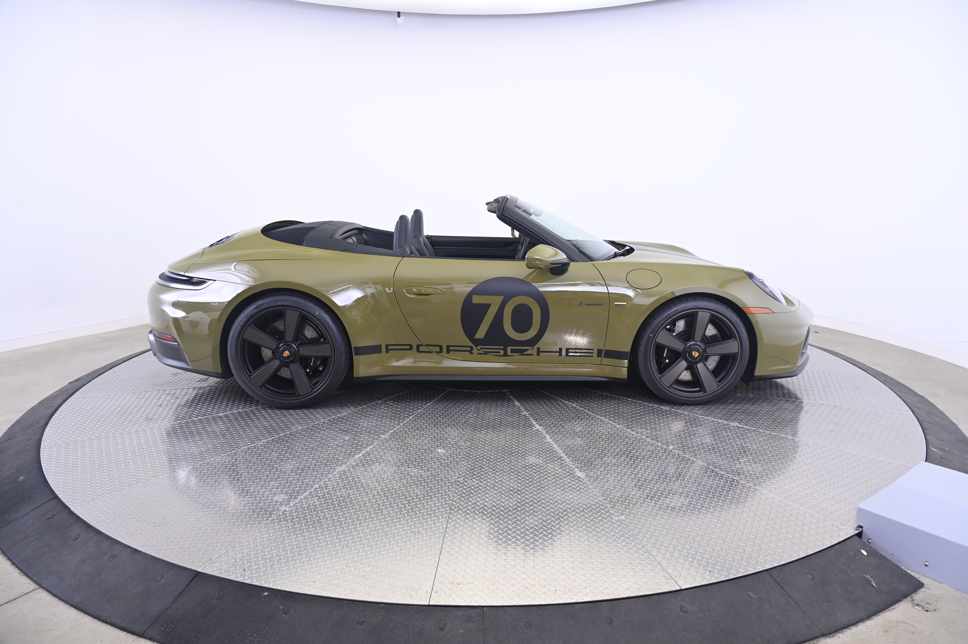Used 2026 Porsche 911 GTS RWD image 8