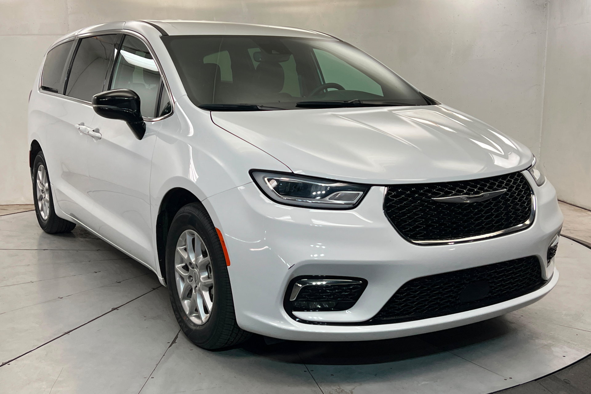 Certified 2025 Chrysler Pacifica Select FWD image 7