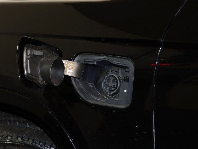 Used 2022 Jeep Grand Cherokee Overland w/ Luxury Tech Group IV image 12