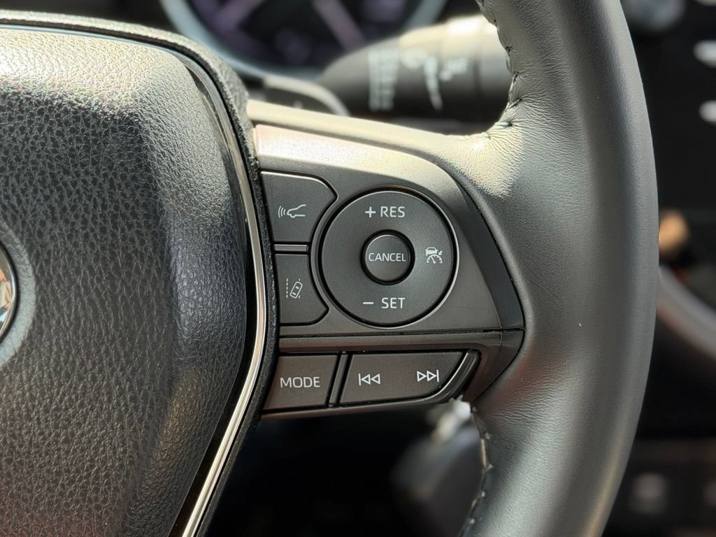Used 2018 Toyota Camry SE w/ Moonroof Package FWD image 11