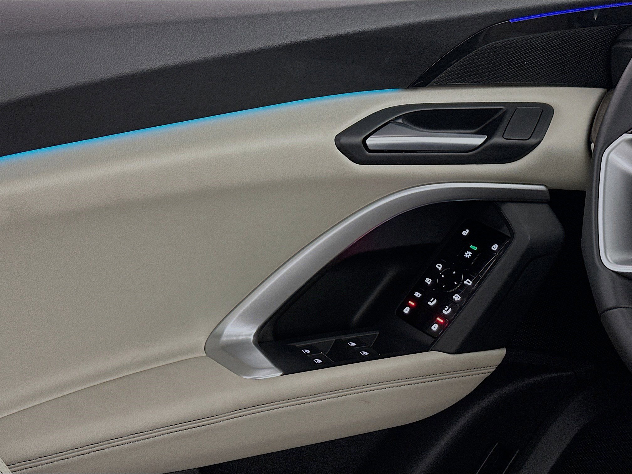 Used 2025 Audi Q5 Premium w/ Convenience Package image 15