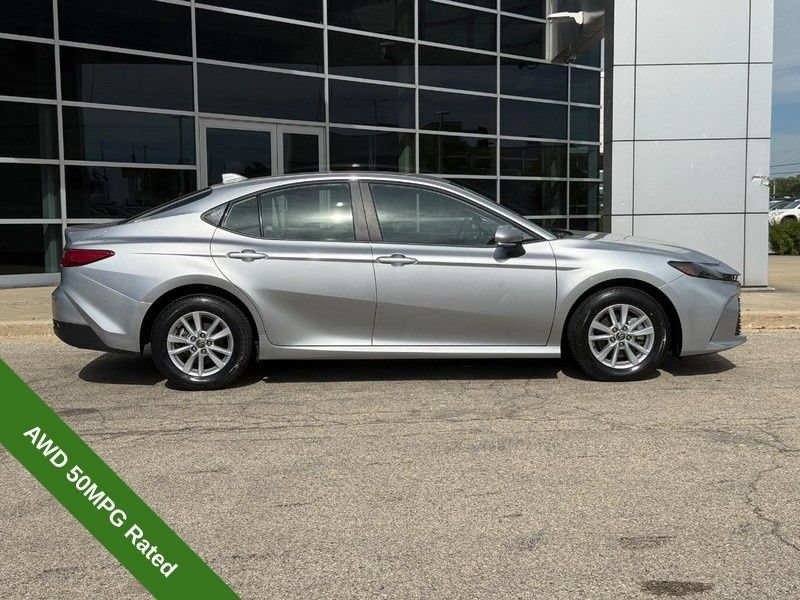 Used 2025 Toyota Camry LE AWD/4WD image 2