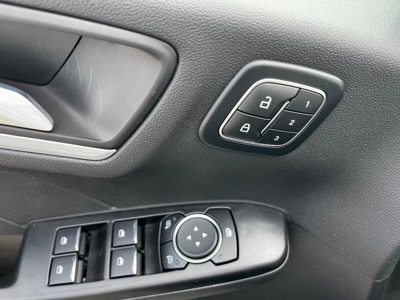 New 2025 Ford Escape SE w/ PHEV Premium Package image 9