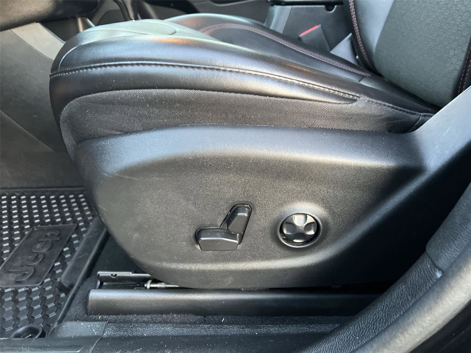 Used 2021 Jeep Cherokee Trailhawk w/ Trailer Tow Group image 11