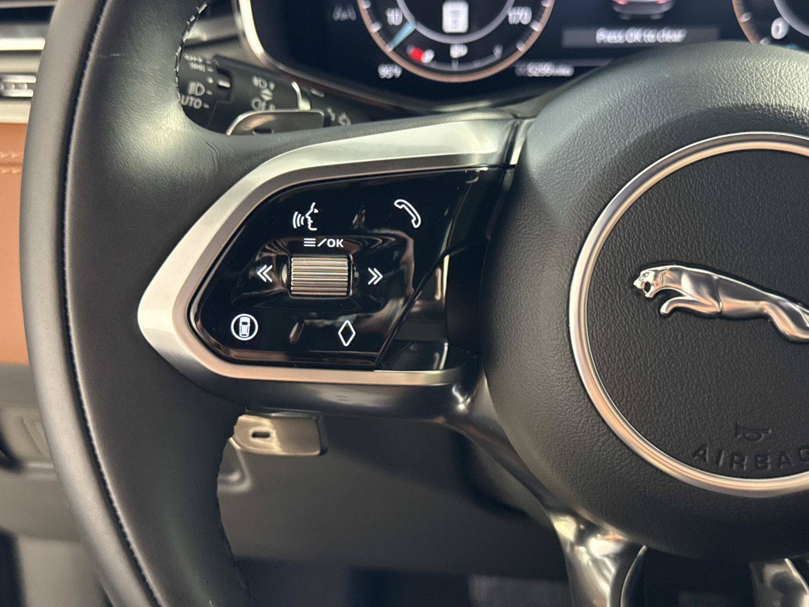 Certified 2026 Jaguar F-PACE R-Dynamic S AWD/4WD image 32