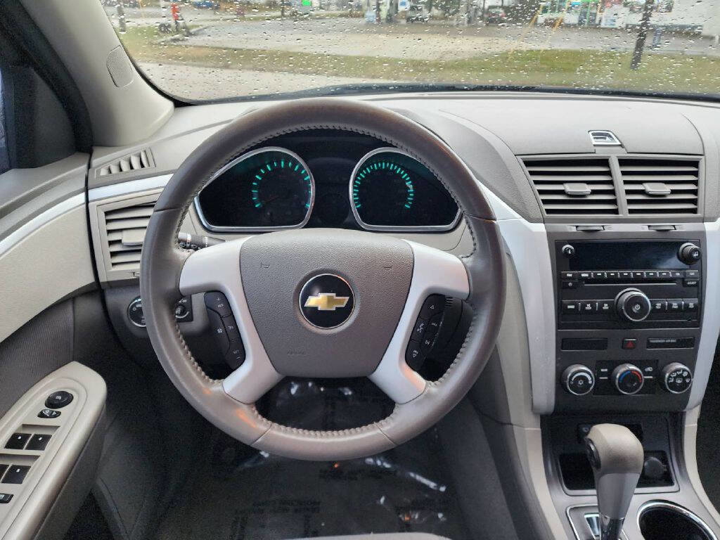 Used 2011 Chevrolet Traverse LS AWD/4WD image 16