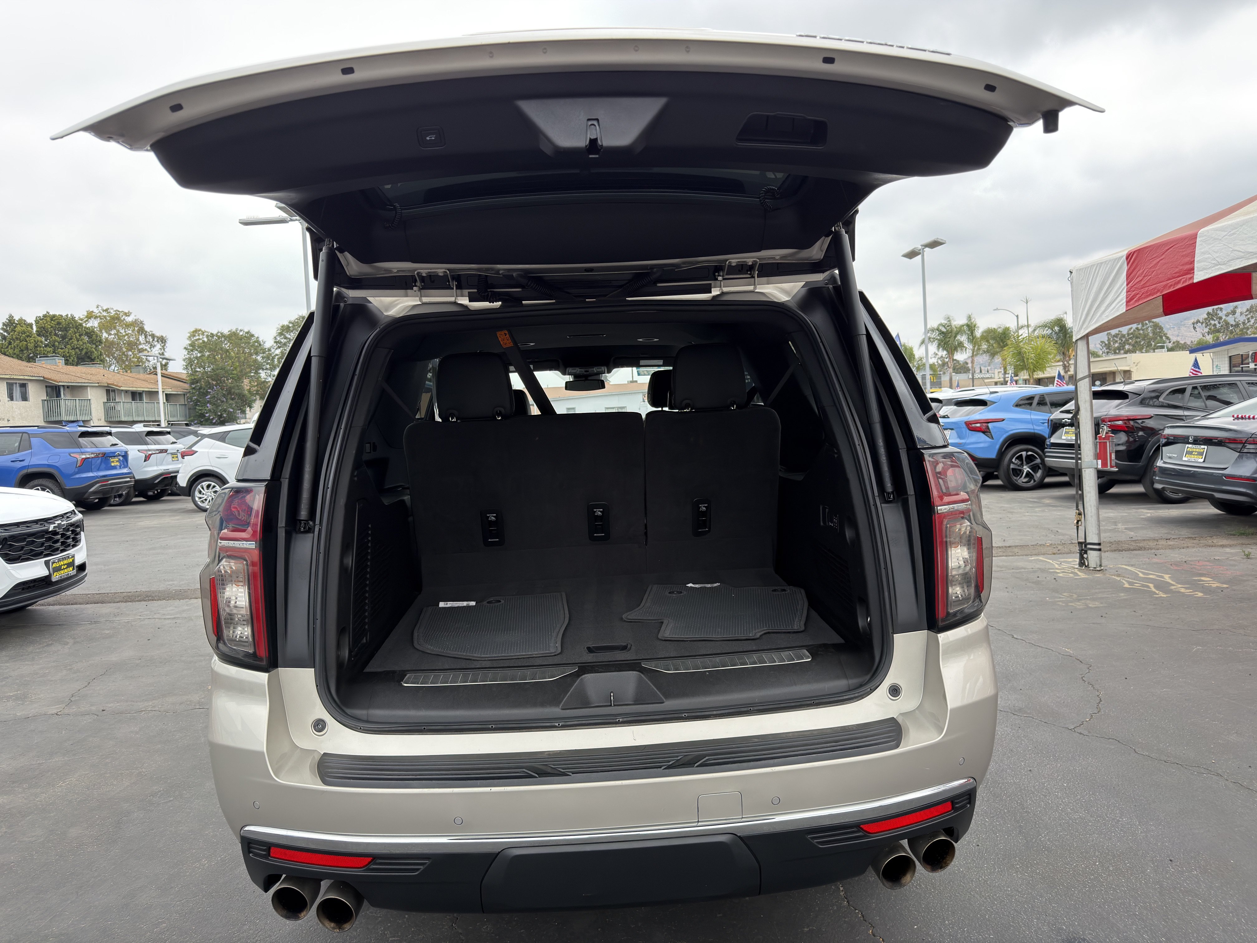 Used 2024 Chevrolet Suburban Premier AWD/4WD image 15