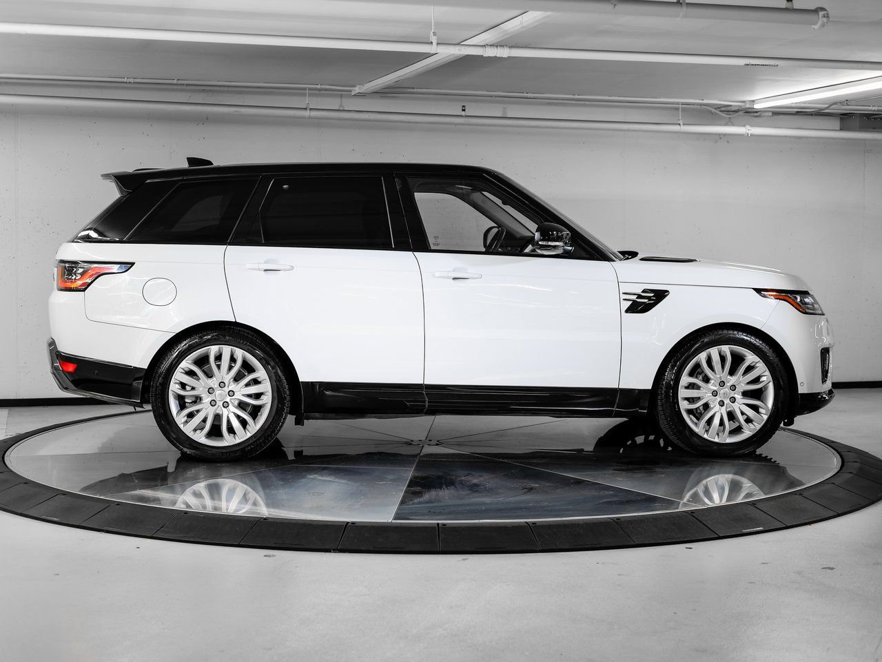 Used 2020 Land Rover Range Rover Sport HSE image 8