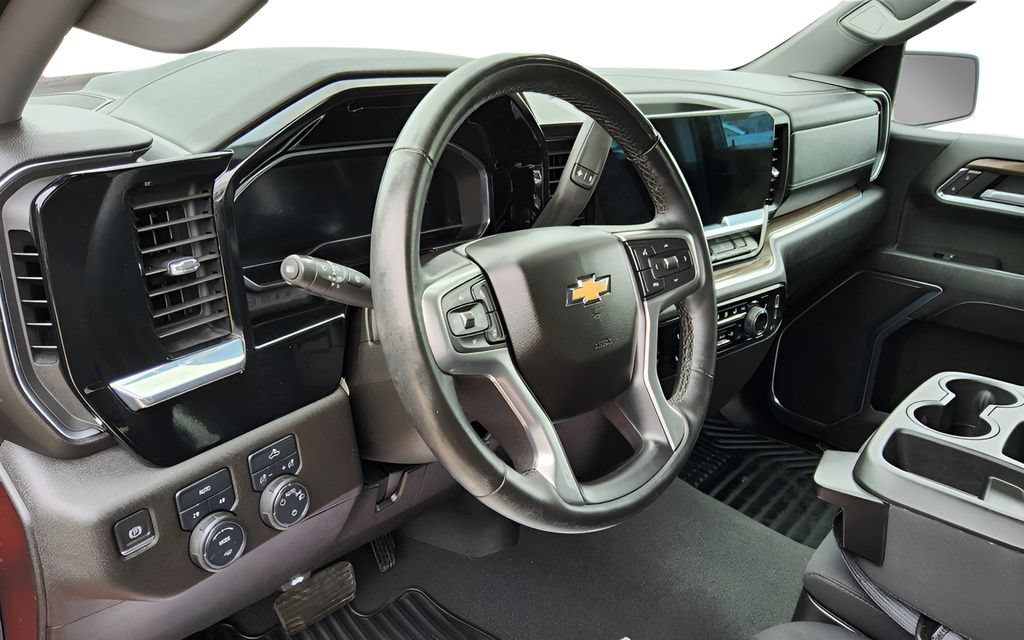 Used 2024 Chevrolet Silverado 1500 LT AWD/4WD image 19
