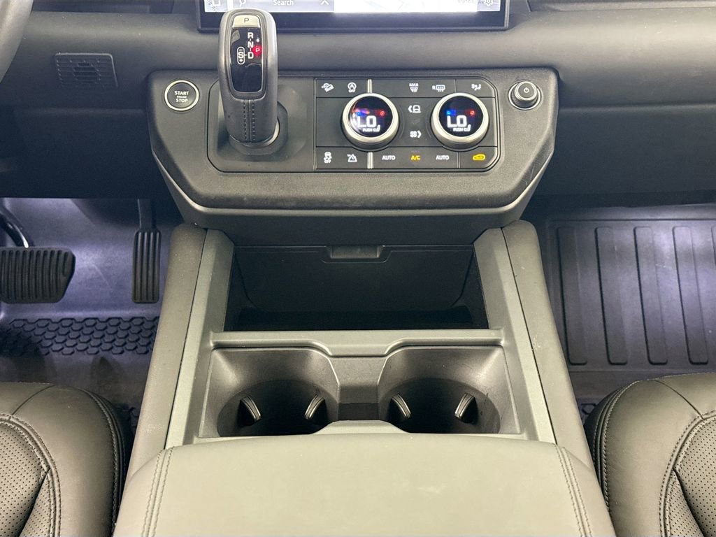 Used 2025 Land Rover Defender 110 X-Dynamic SE image 12