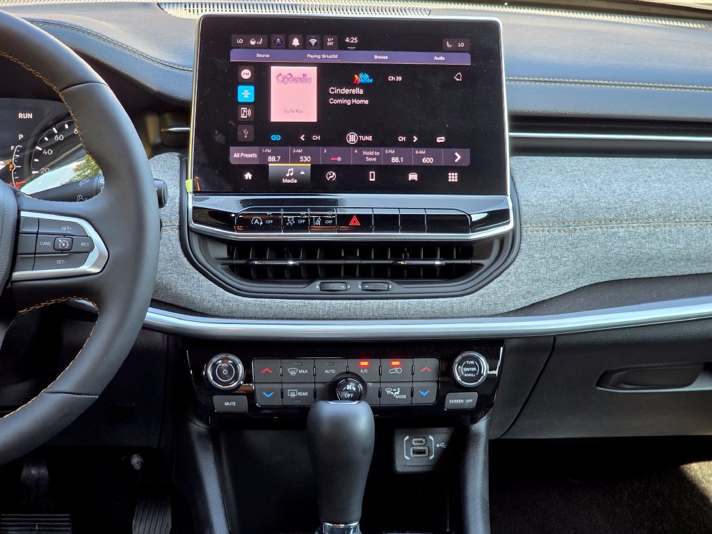 New 2026 Jeep Compass Latitude AWD/4WD image 30