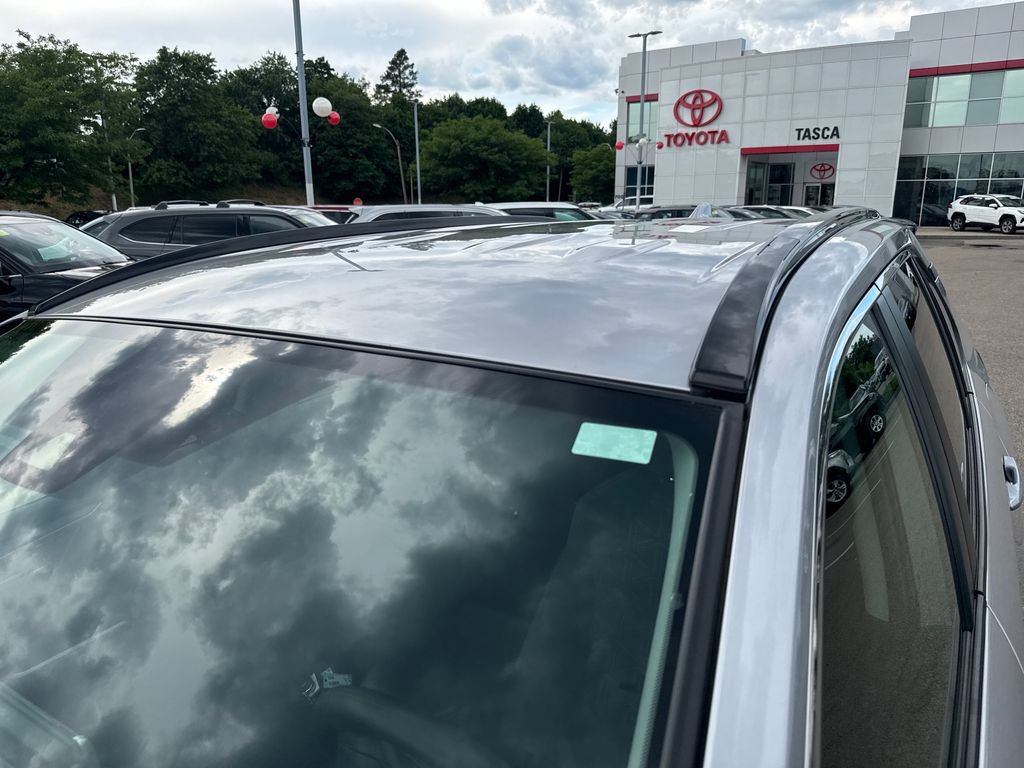 Used 2025 Toyota RAV4 XLE AWD/4WD image 43