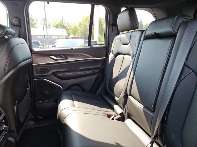 New 2025 Jeep Grand Cherokee Limited w/ Luxury Tech Group II image 20