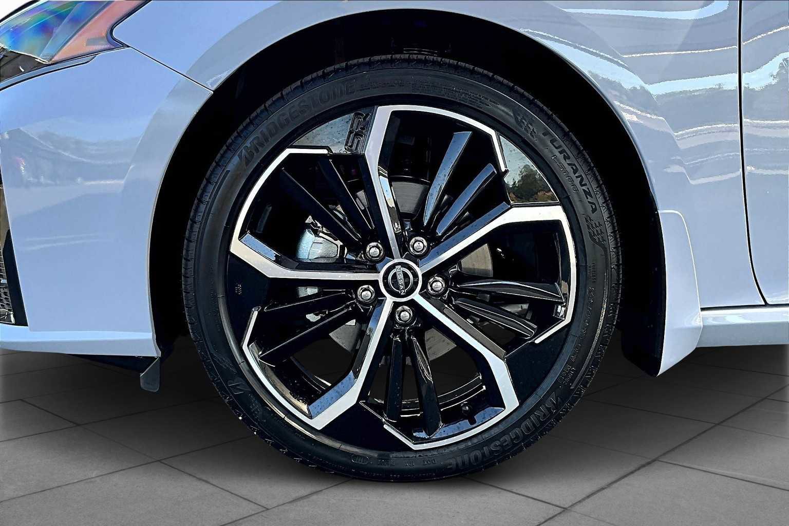 New 2025 Nissan Altima 2.5 SR image 11