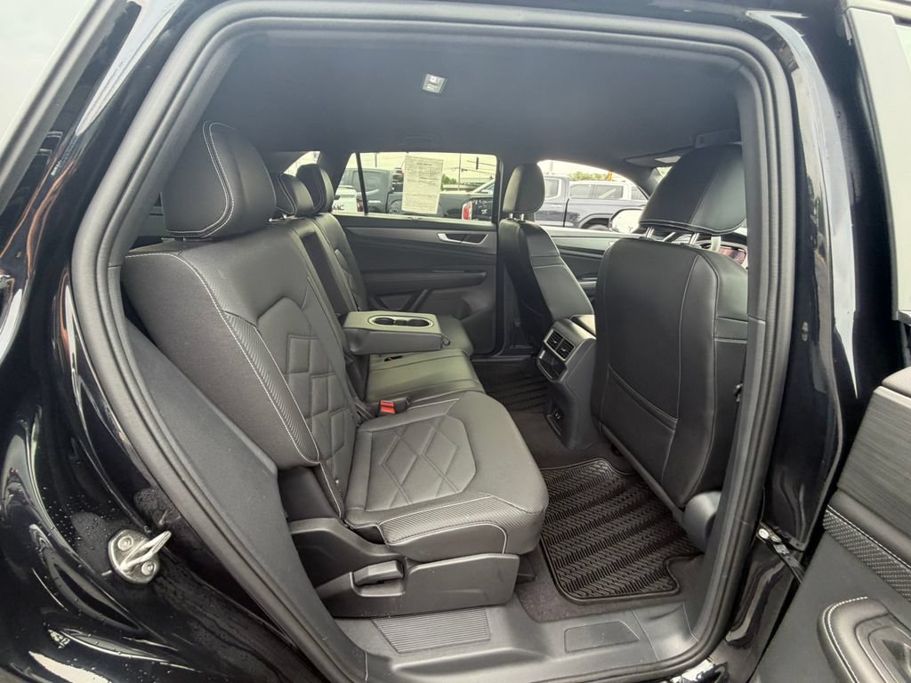 Used 2024 Volkswagen Atlas Cross Sport SE AWD/4WD image 13