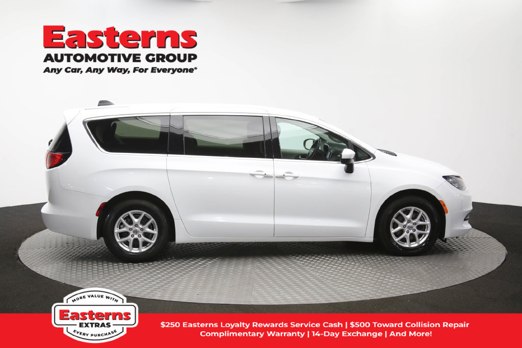 Used 2022 Chrysler Voyager LX FWD image 44