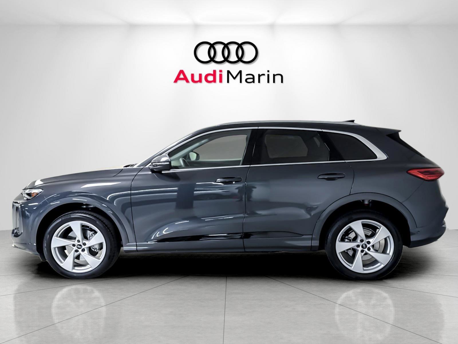 Used 2025 Audi Q5 Premium Plus w/ Premium Plus image 2
