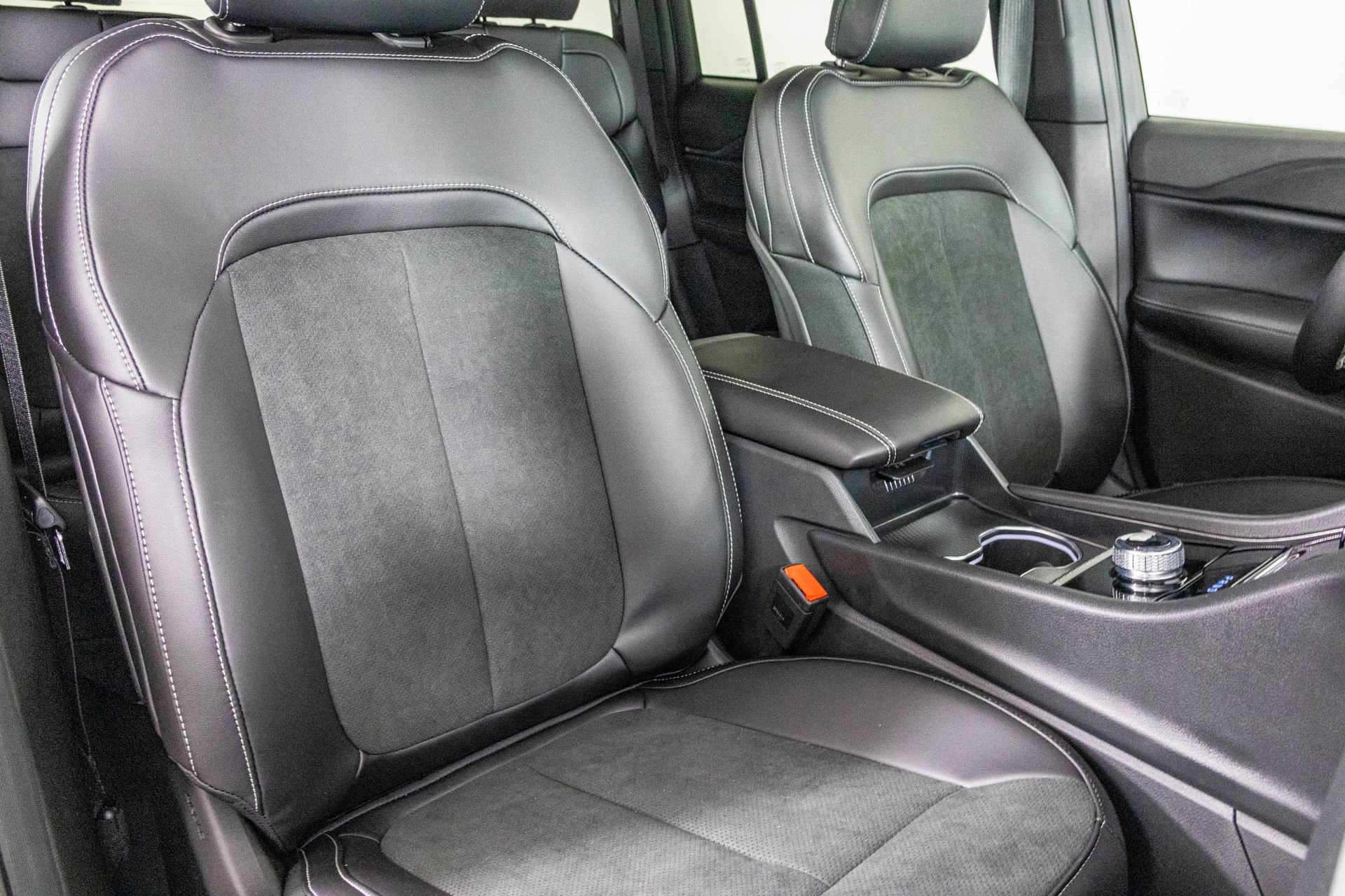 New 2025 Jeep Grand Cherokee Laredo image 35