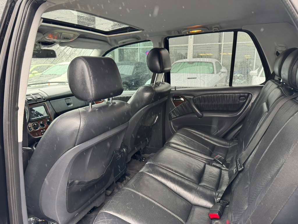 Used 2001 Mercedes-Benz ML 320 4MATIC image 5