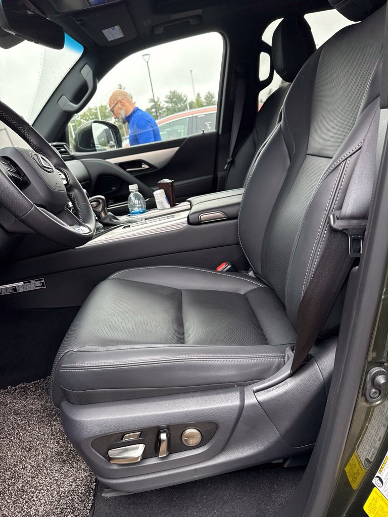 Used 2024 Lexus LX 600 F Sport AWD/4WD image 4