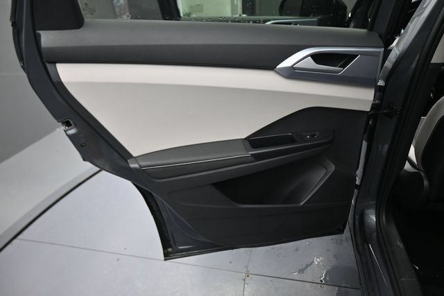 Used 2026 Volkswagen Taos SE FWD image 18