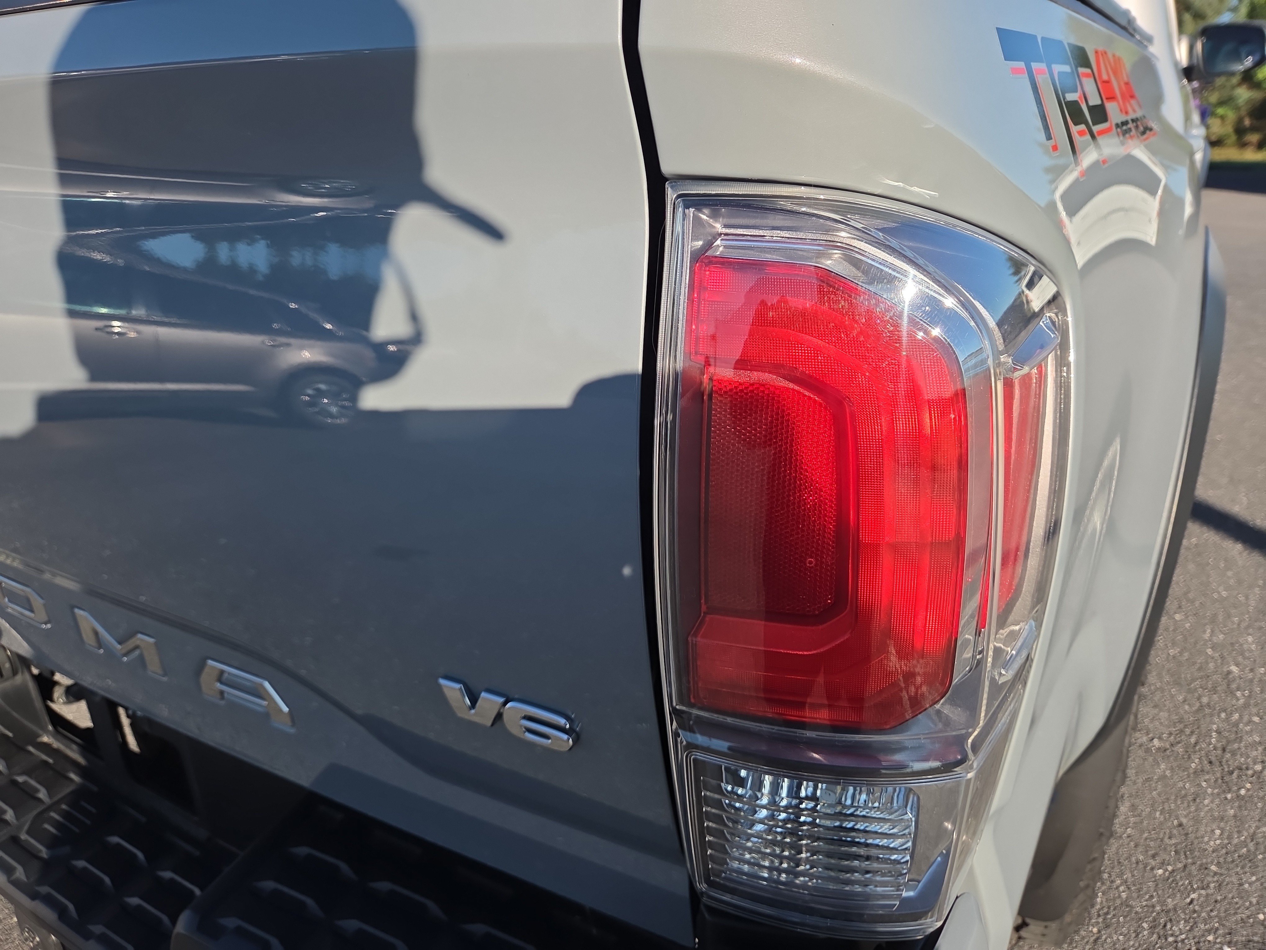 Used 2021 Toyota Tacoma TRD Off-Road w/ TRD Premium Off Road Package AWD/4WD image 16