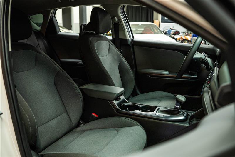 Used 2025 Kia K4 LX image 13