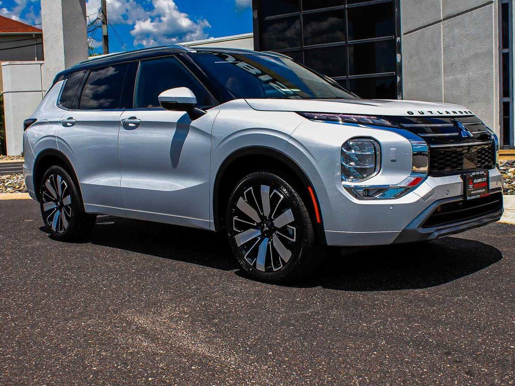 New 2025 Mitsubishi Outlander SEL image 3