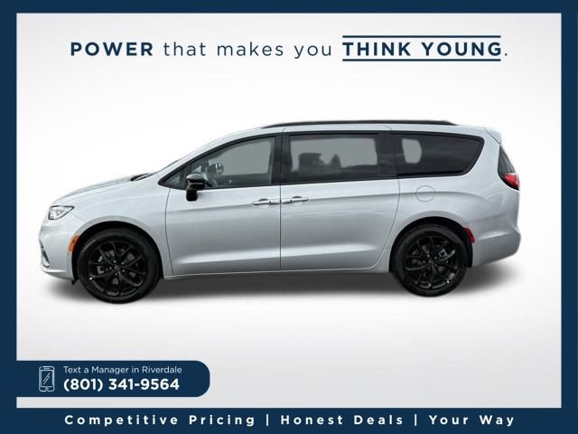 New 2026 Chrysler Pacifica Select w/ S Appearance Package image 8