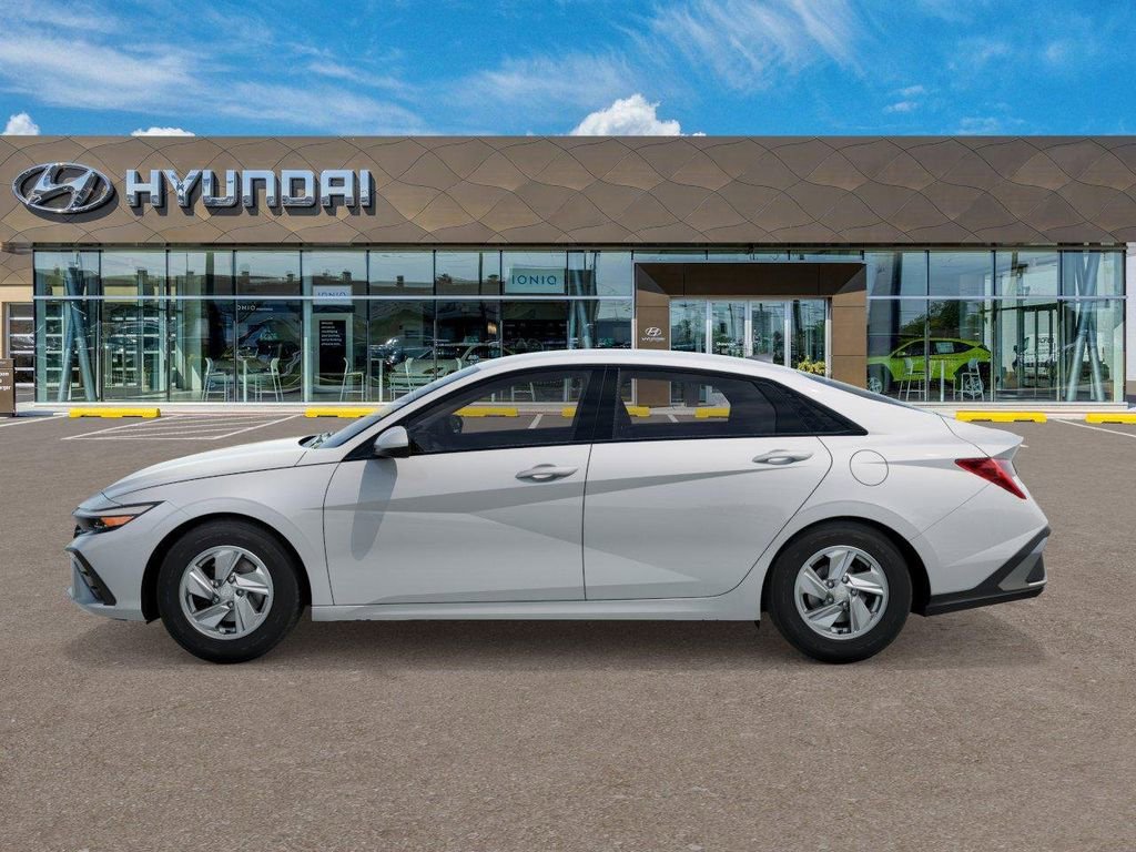 New 2026 Hyundai Elantra SE image 3