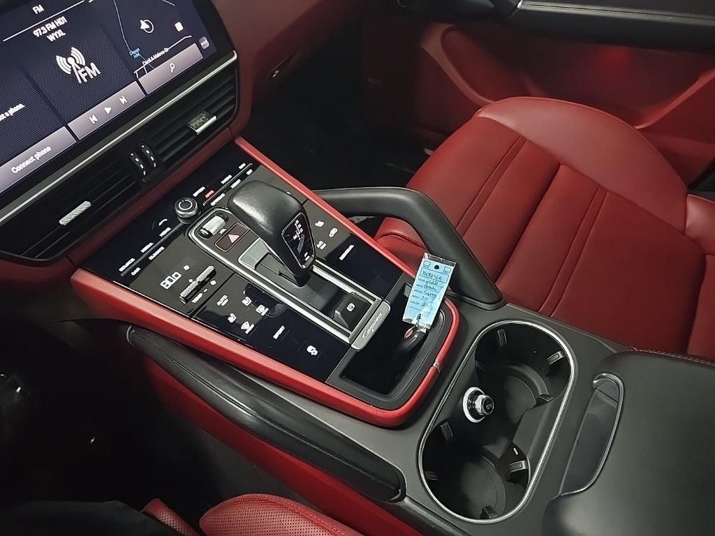 Used 2022 Porsche Cayenne Platinum Edition image 28